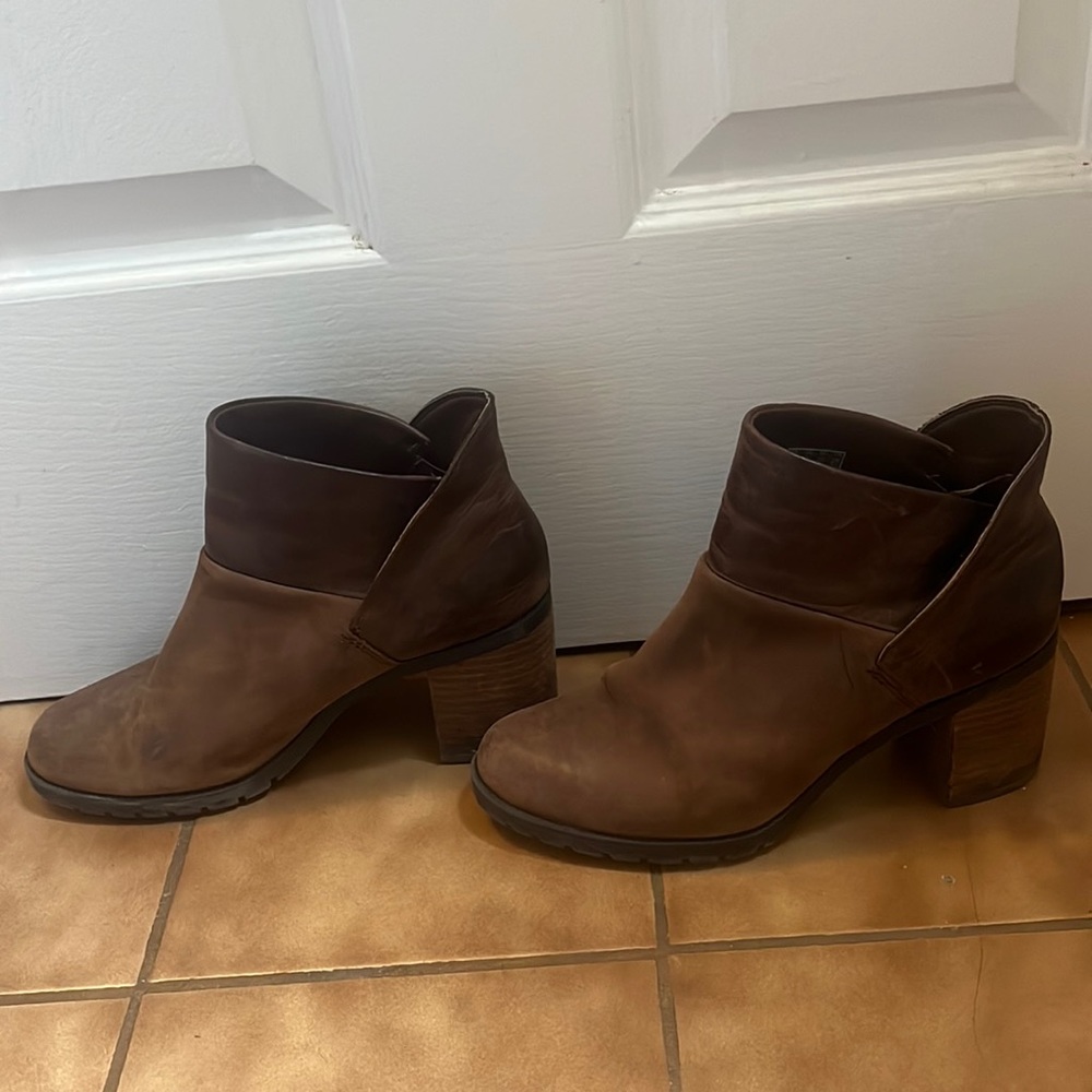 Clarks leather heel ankle boots